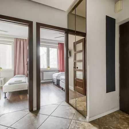 アパート Labo Dzielna ワルシャワ